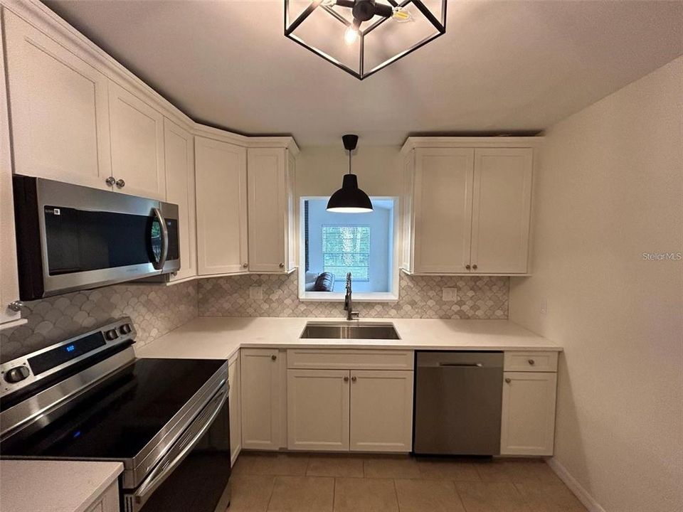 For Rent: $2,800 (3 beds, 2 baths, 1738 Square Feet)