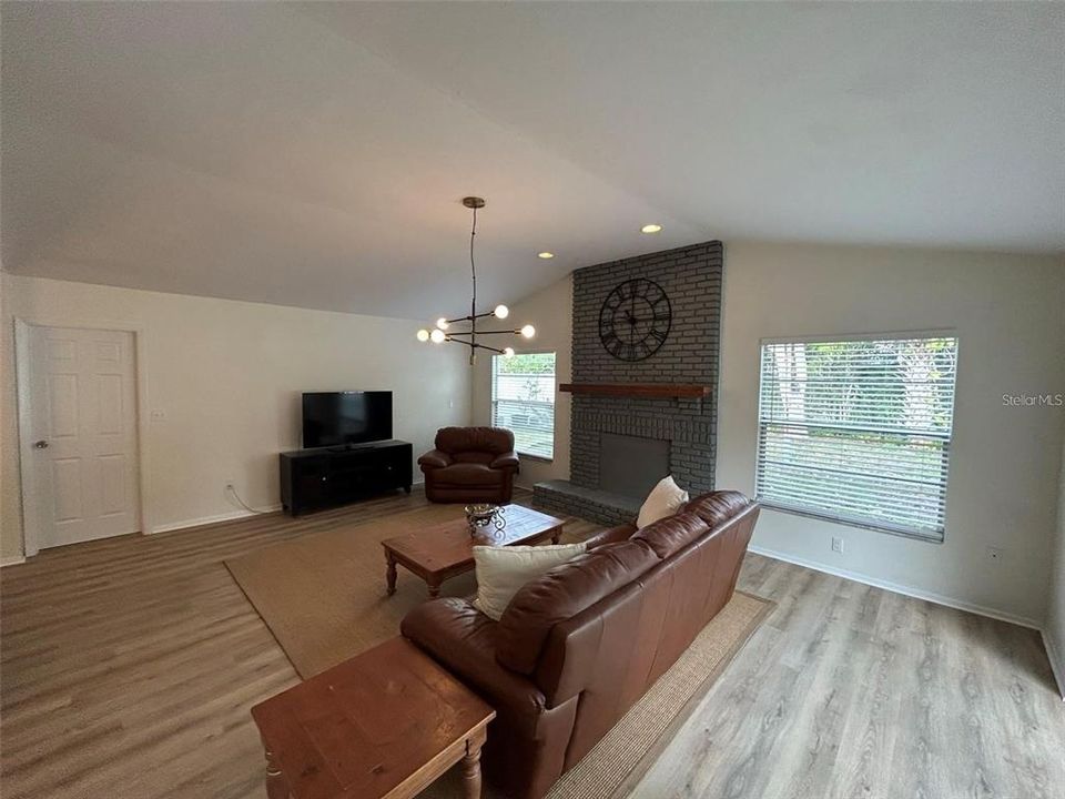 For Rent: $2,800 (3 beds, 2 baths, 1738 Square Feet)