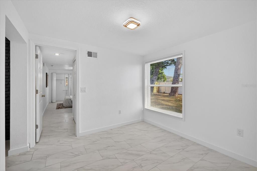 En Venta: $329,900 (3 camas, 2 baños, 979 Pies cuadrados)