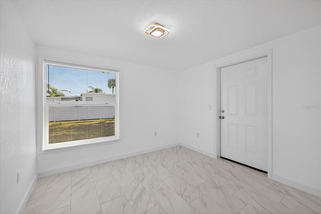 En Venta: $329,900 (3 camas, 2 baños, 979 Pies cuadrados)