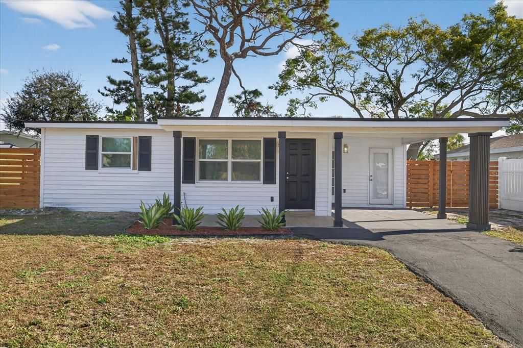 En Venta: $329,900 (3 camas, 2 baños, 979 Pies cuadrados)