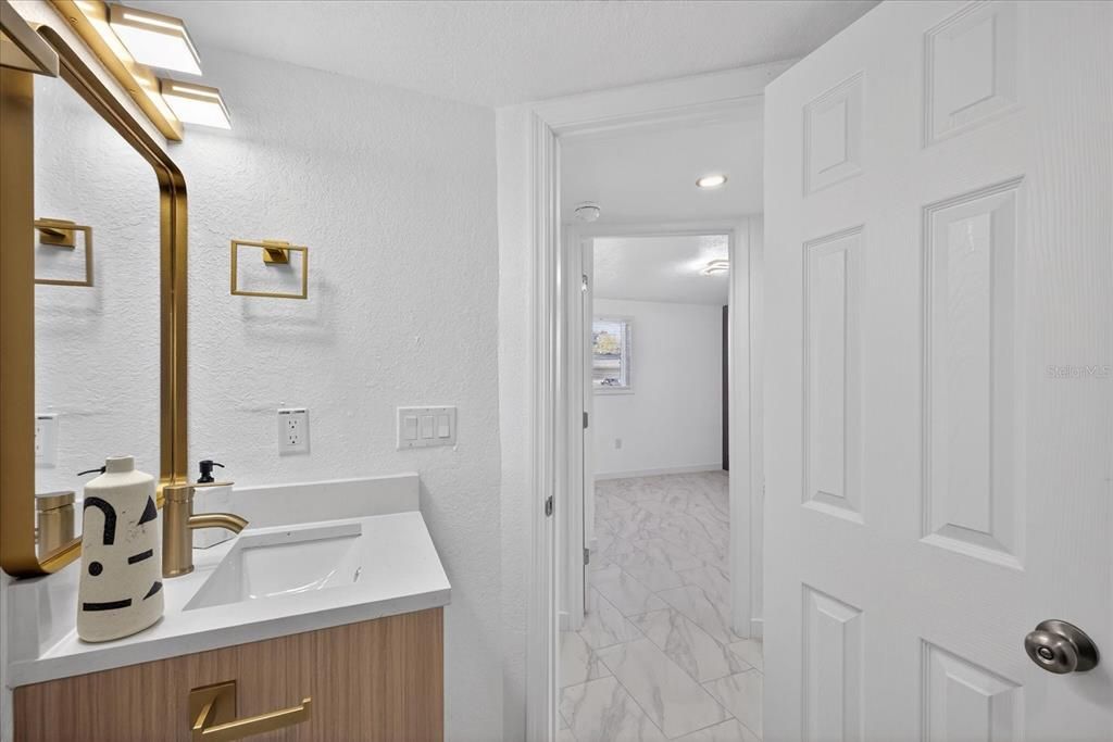 En Venta: $329,900 (3 camas, 2 baños, 979 Pies cuadrados)