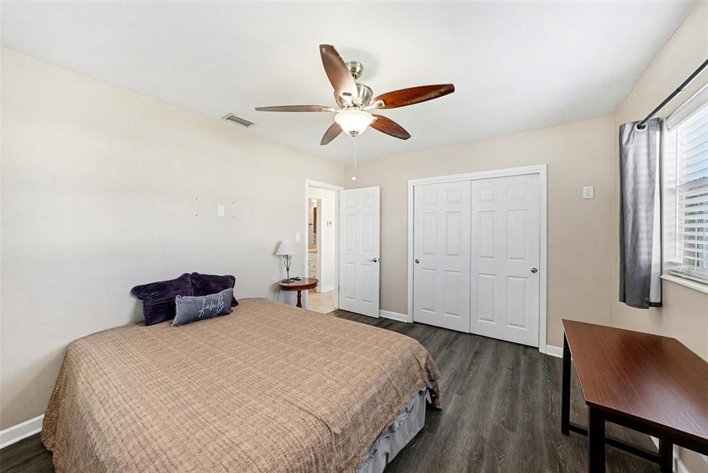 На продажу: $380,000 (2 спален, 1 ванн, 1014 Квадратных фут)