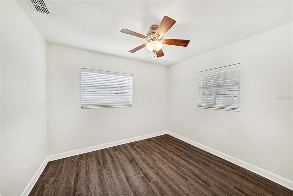 На продажу: $380,000 (2 спален, 1 ванн, 1014 Квадратных фут)