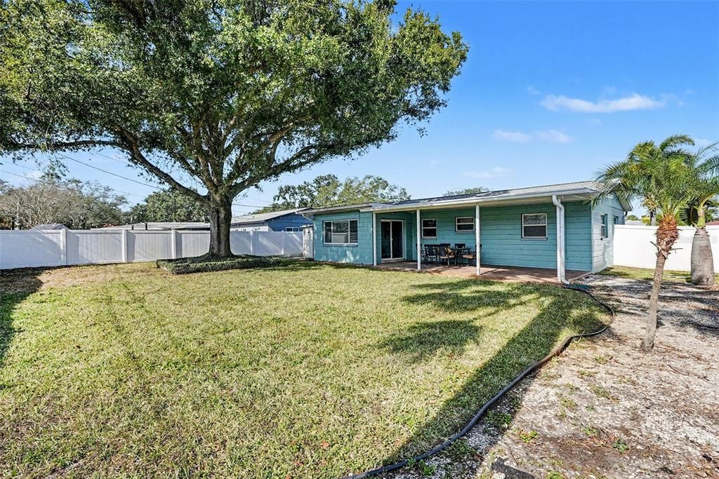 На продажу: $380,000 (2 спален, 1 ванн, 1014 Квадратных фут)