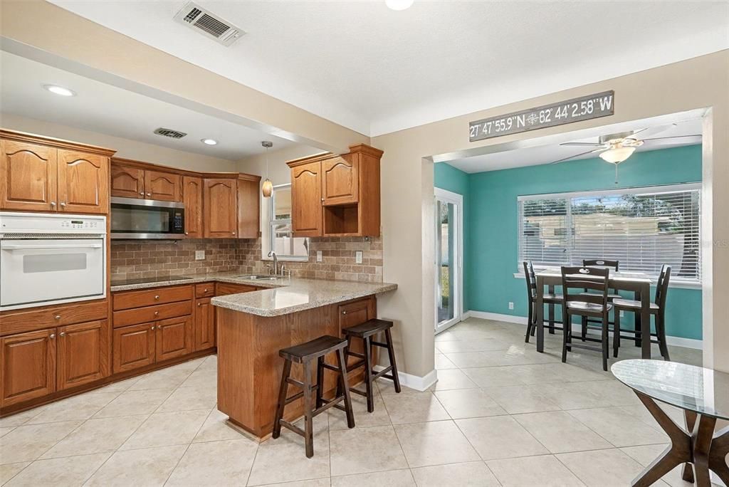 На продажу: $380,000 (2 спален, 1 ванн, 1014 Квадратных фут)