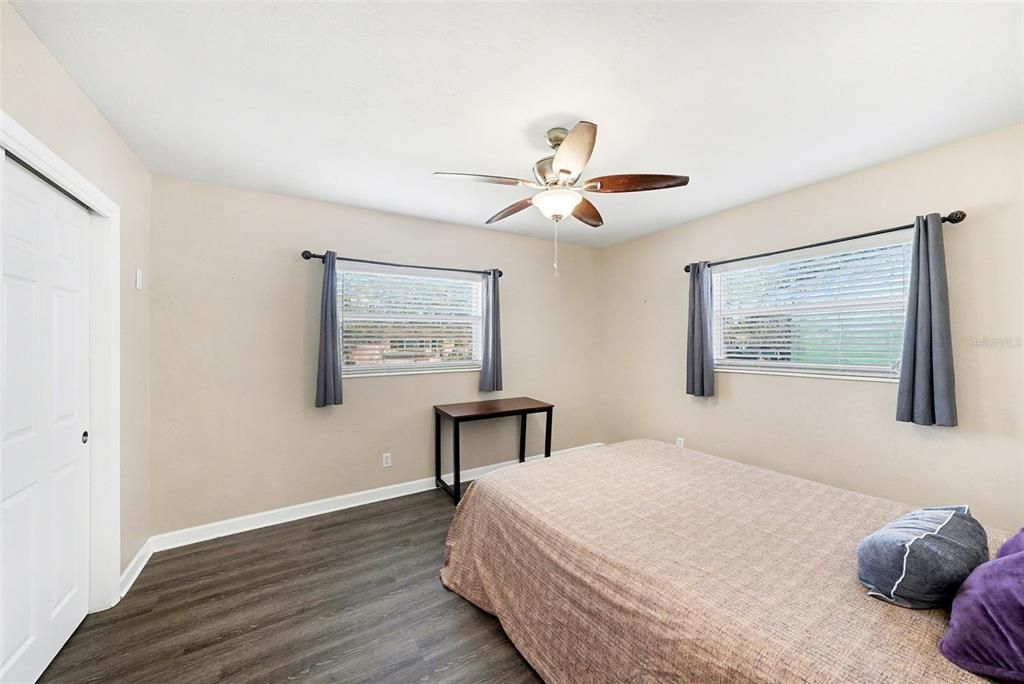 На продажу: $380,000 (2 спален, 1 ванн, 1014 Квадратных фут)