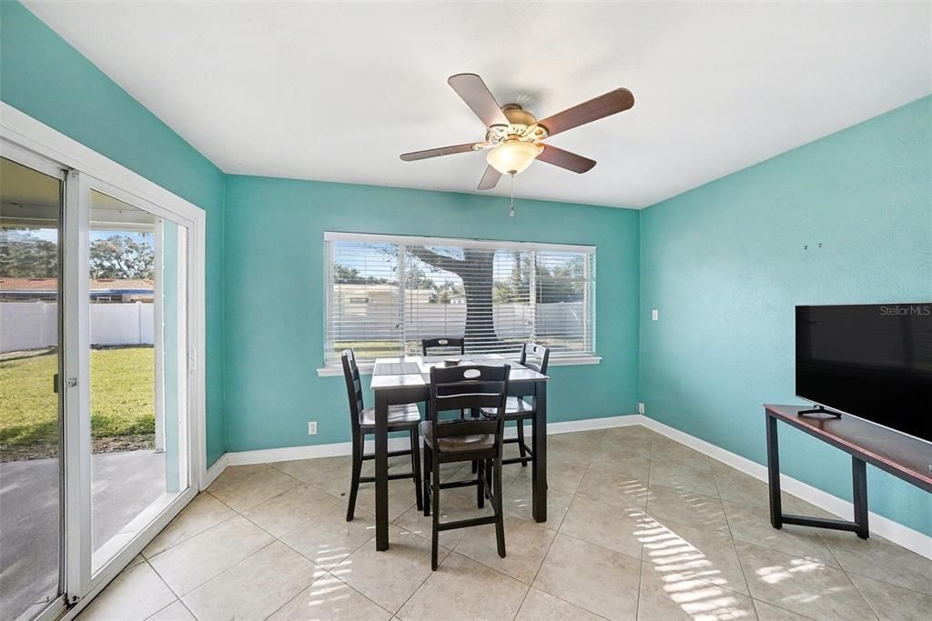 На продажу: $380,000 (2 спален, 1 ванн, 1014 Квадратных фут)