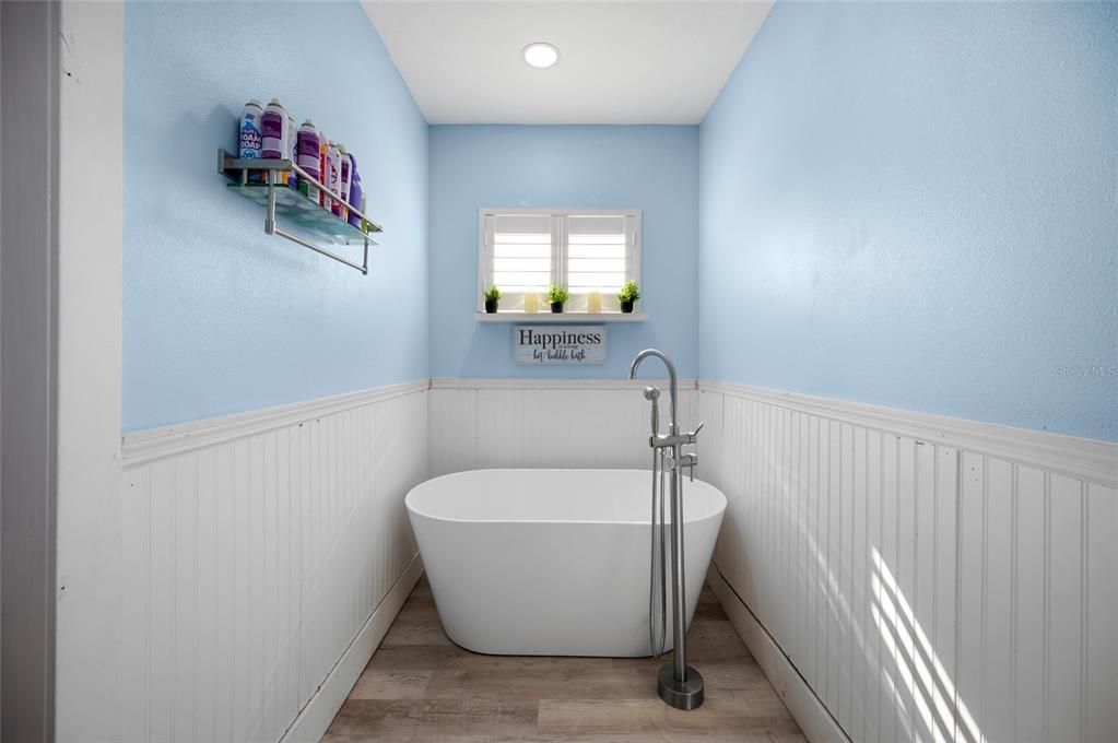 For Sale: $465,000 (4 beds, 2 baths, 2176 Square Feet)