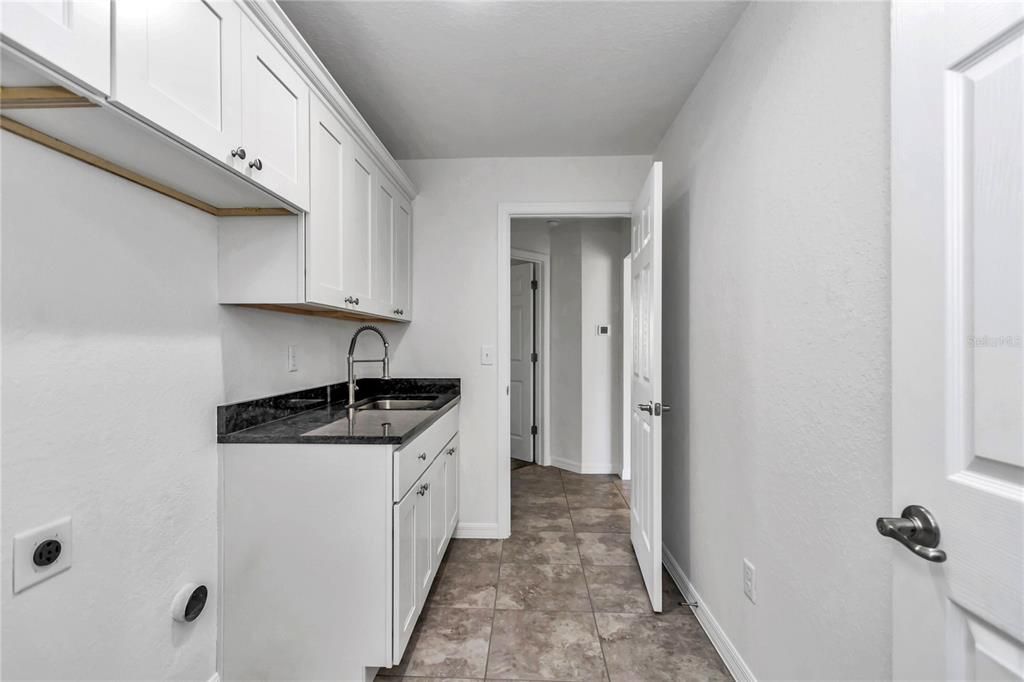 For Sale: $310,000 (3 beds, 2 baths, 1681 Square Feet)