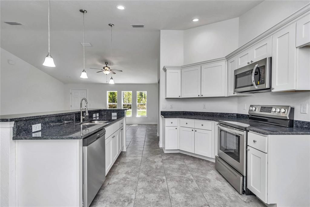 For Sale: $310,000 (3 beds, 2 baths, 1681 Square Feet)