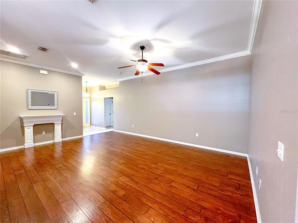 For Rent: $2,200 (3 beds, 2 baths, 1483 Square Feet)