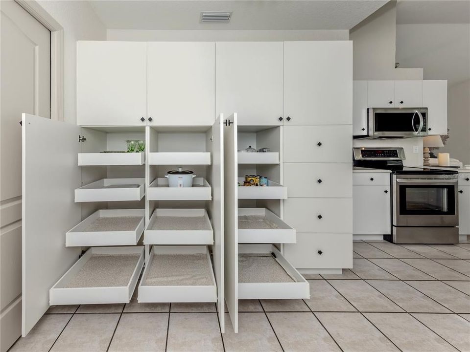 For Sale: $410,000 (3 beds, 2 baths, 1958 Square Feet)