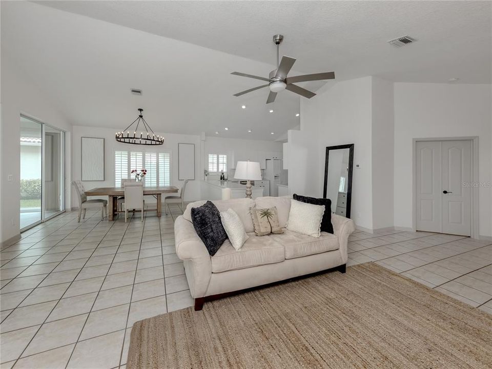 For Sale: $410,000 (3 beds, 2 baths, 1958 Square Feet)