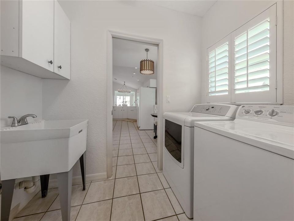 For Sale: $410,000 (3 beds, 2 baths, 1958 Square Feet)