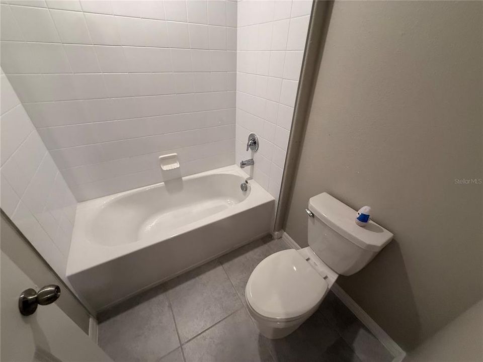 待售: $400,000 (5 贝兹, 2 浴室, 2949 平方英尺)