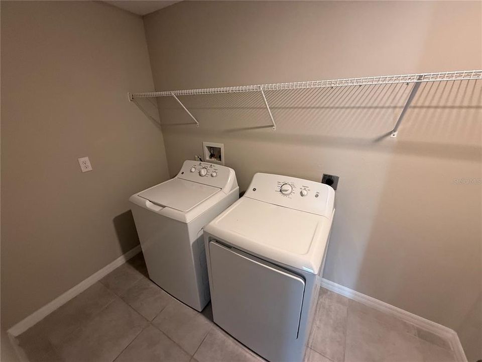 待售: $400,000 (5 贝兹, 2 浴室, 2949 平方英尺)