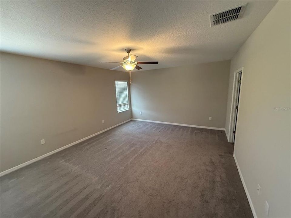 待售: $400,000 (5 贝兹, 2 浴室, 2949 平方英尺)