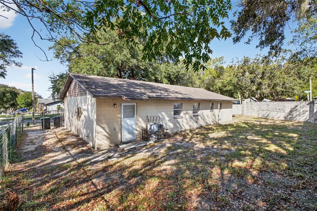 For Sale: $229,900 (3 beds, 2 baths, 1064 Square Feet)