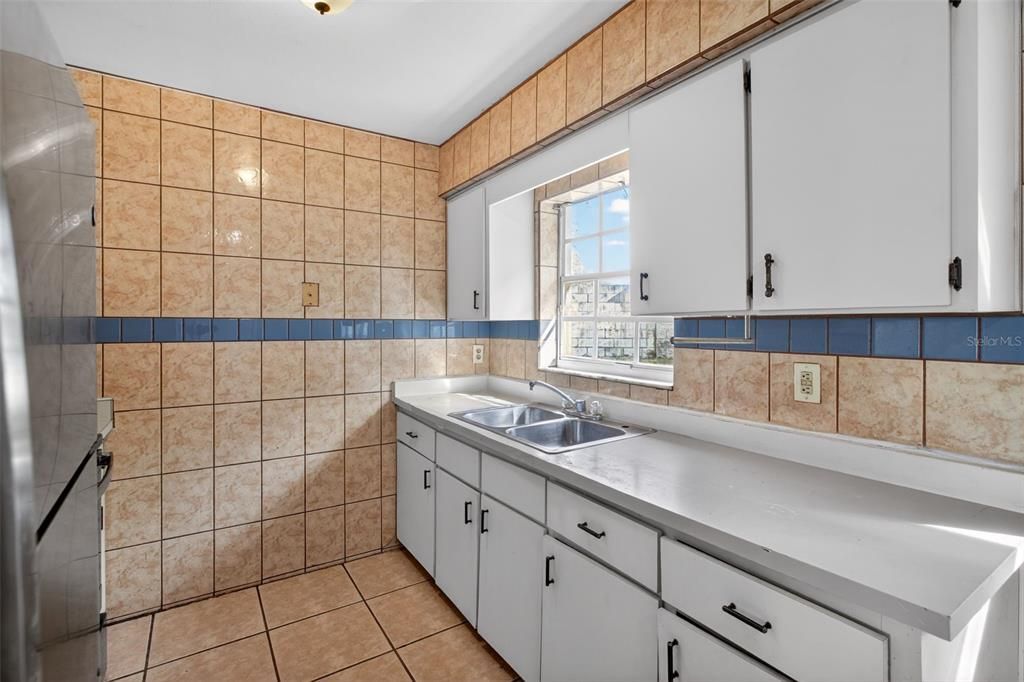 For Sale: $229,900 (3 beds, 2 baths, 1064 Square Feet)