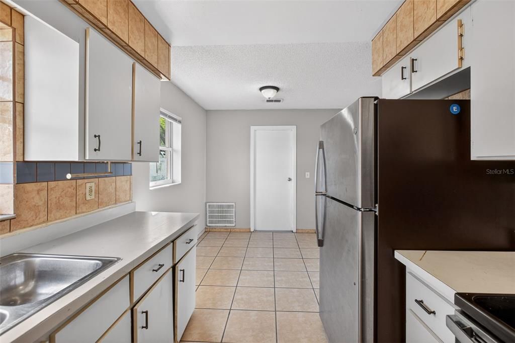 For Sale: $229,900 (3 beds, 2 baths, 1064 Square Feet)