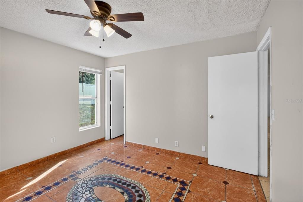 For Sale: $229,900 (3 beds, 2 baths, 1064 Square Feet)