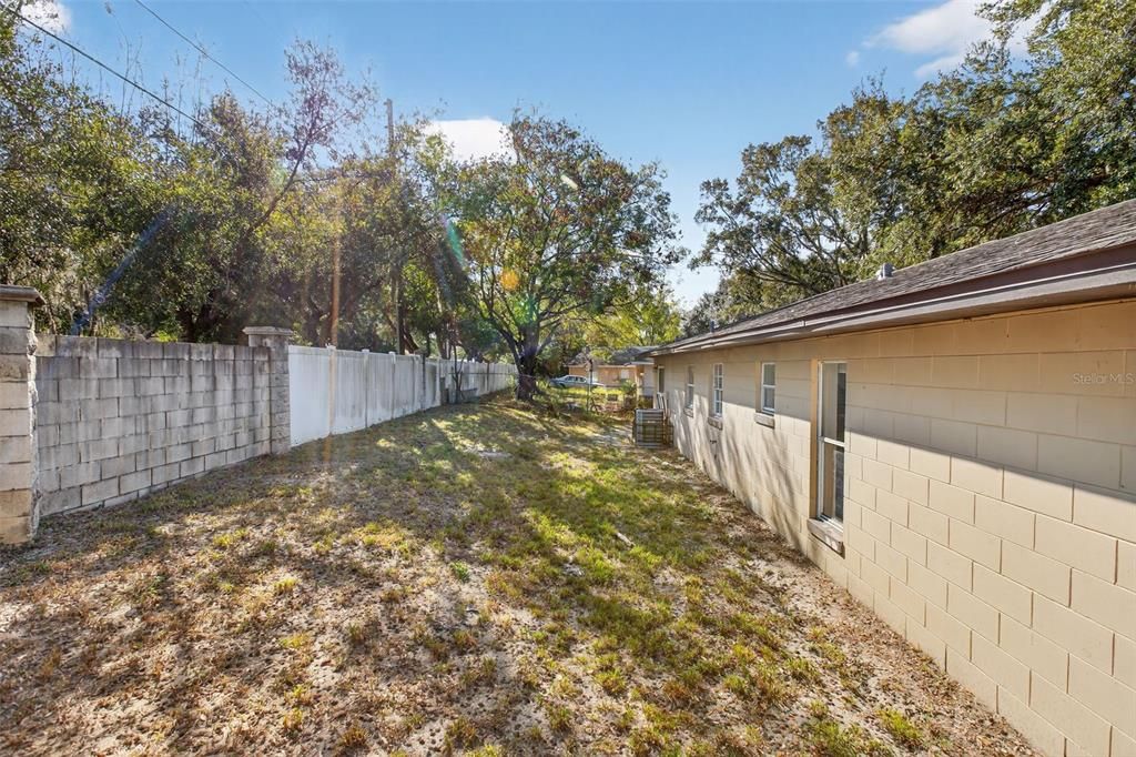 For Sale: $229,900 (3 beds, 2 baths, 1064 Square Feet)