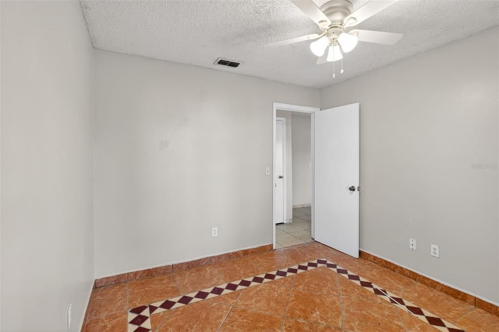 For Sale: $229,900 (3 beds, 2 baths, 1064 Square Feet)