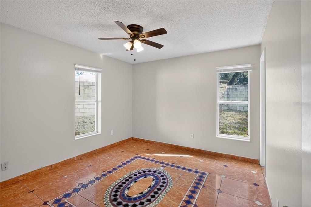 For Sale: $229,900 (3 beds, 2 baths, 1064 Square Feet)