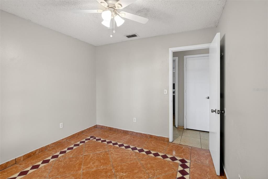 For Sale: $229,900 (3 beds, 2 baths, 1064 Square Feet)