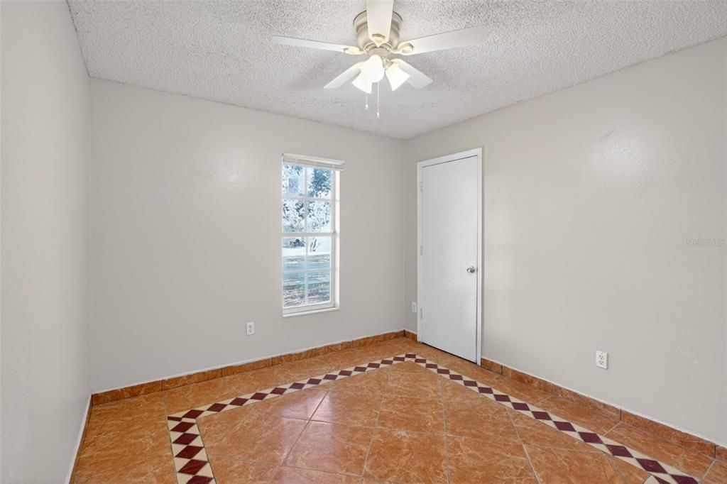 For Sale: $229,900 (3 beds, 2 baths, 1064 Square Feet)