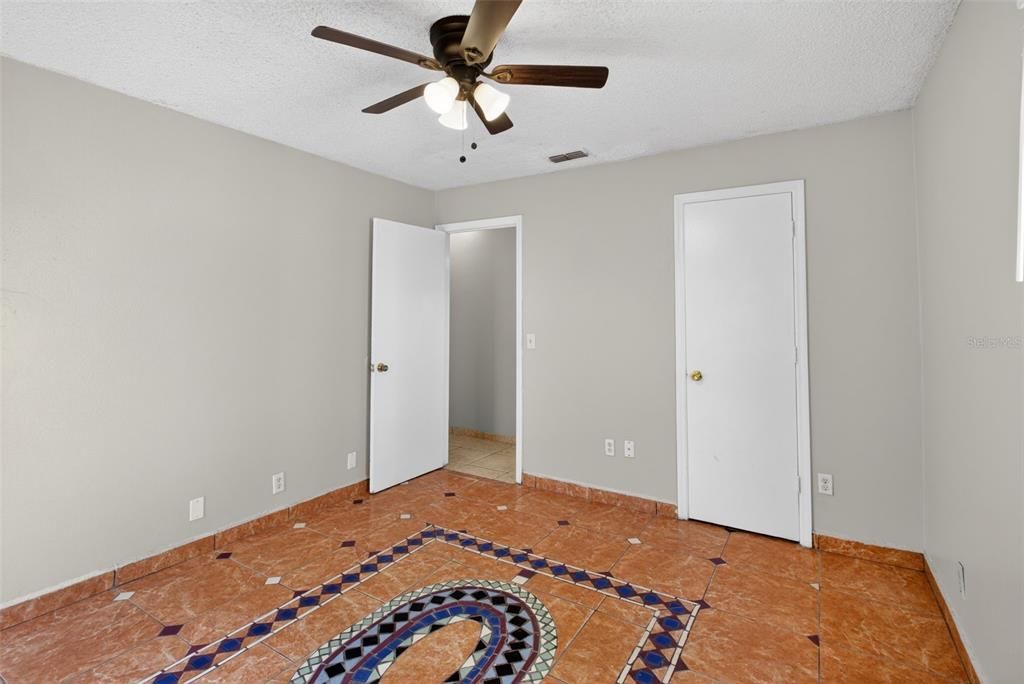 For Sale: $229,900 (3 beds, 2 baths, 1064 Square Feet)