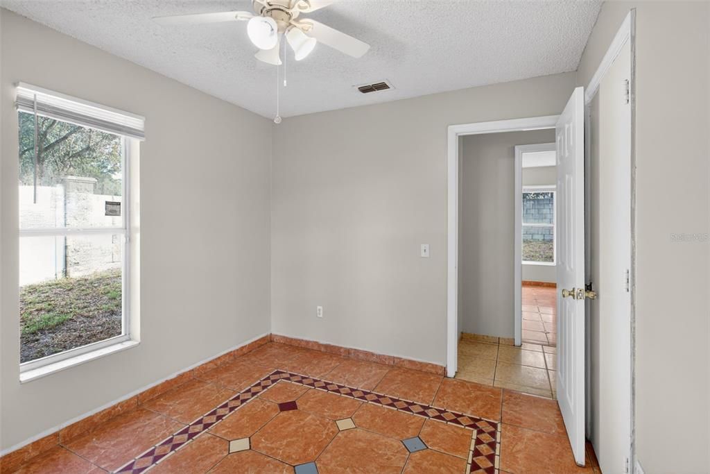 For Sale: $229,900 (3 beds, 2 baths, 1064 Square Feet)