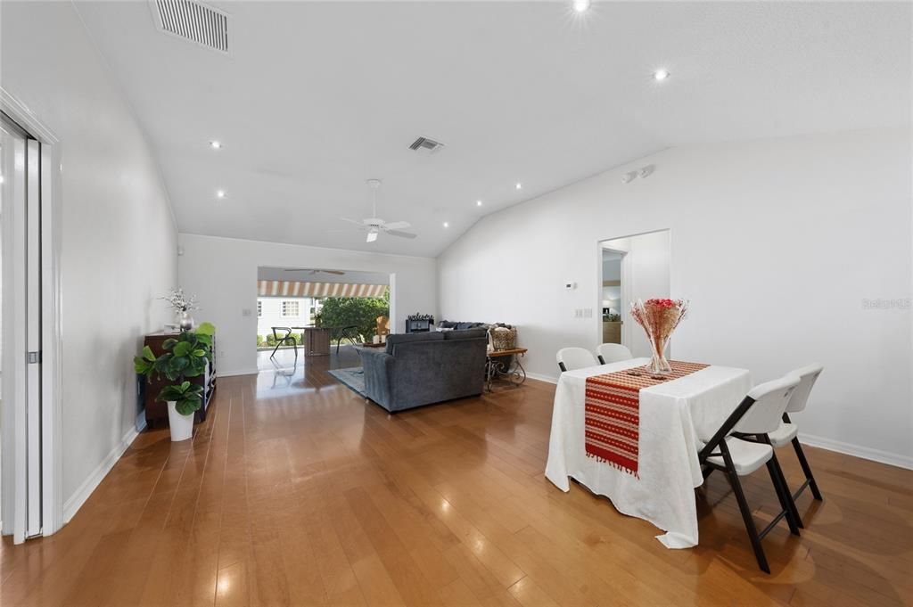 待售: $395,000 (3 贝兹, 2 浴室, 1737 平方英尺)