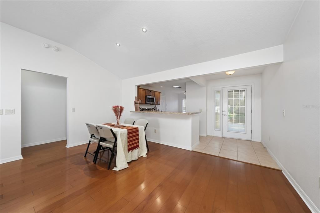 待售: $395,000 (3 贝兹, 2 浴室, 1737 平方英尺)