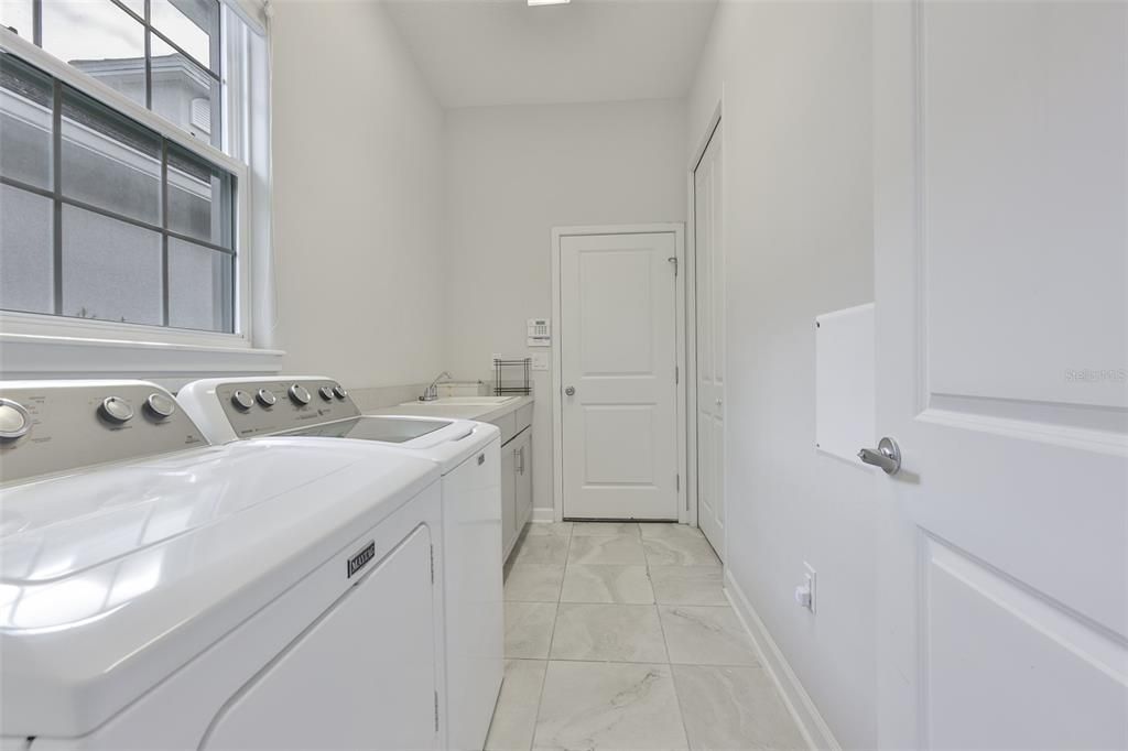 For Sale: $460,000 (2 beds, 2 baths, 1741 Square Feet)