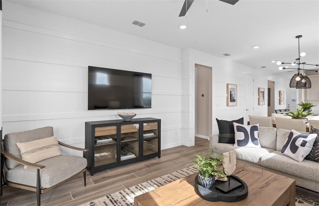 For Sale: $411,675 (2 beds, 2 baths, 1405 Square Feet)