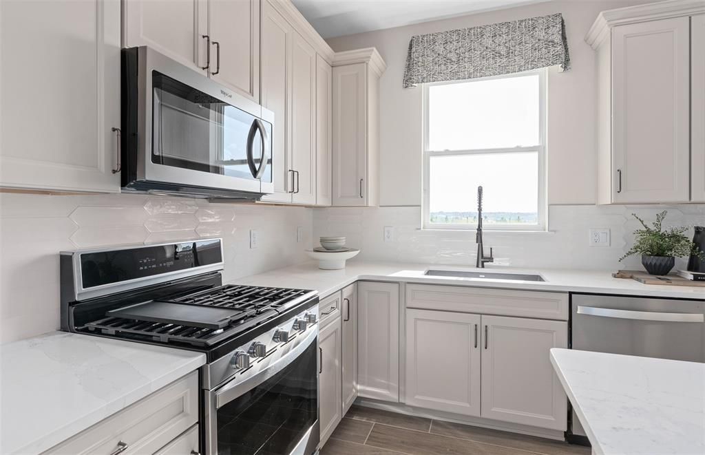 For Sale: $411,675 (2 beds, 2 baths, 1405 Square Feet)