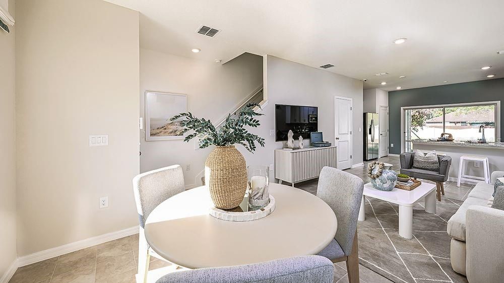 For Sale: $309,980 (2 beds, 2 baths, 1088 Square Feet)