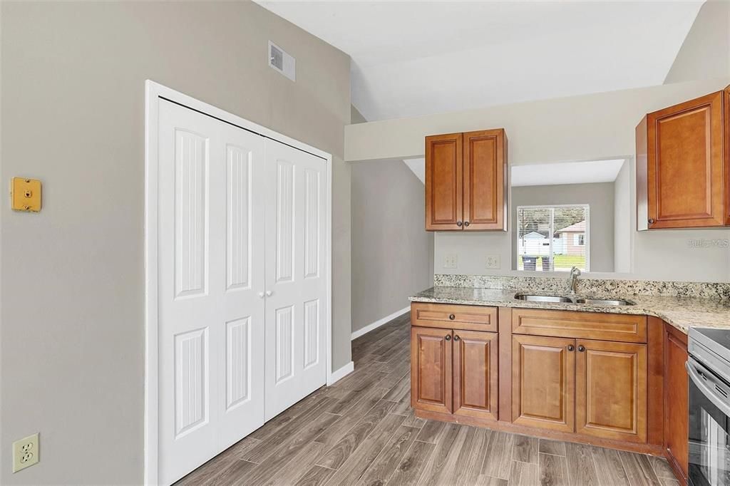 For Rent: $1,600 (2 beds, 2 baths, 837 Square Feet)