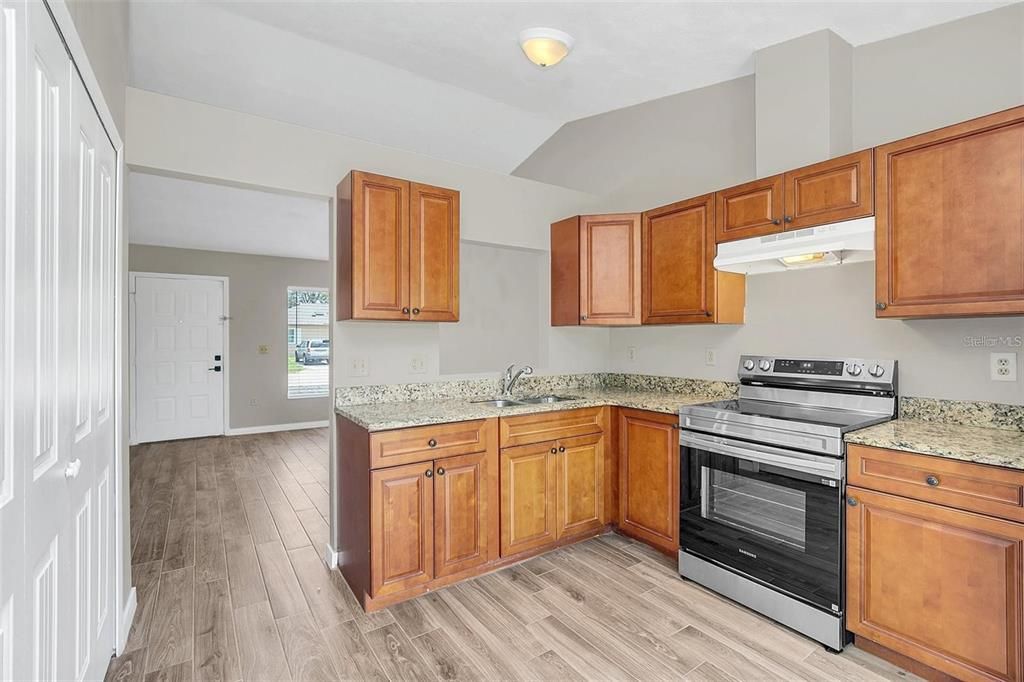 For Rent: $1,600 (2 beds, 2 baths, 837 Square Feet)