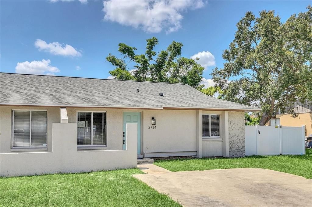 For Rent: $1,600 (2 beds, 2 baths, 837 Square Feet)