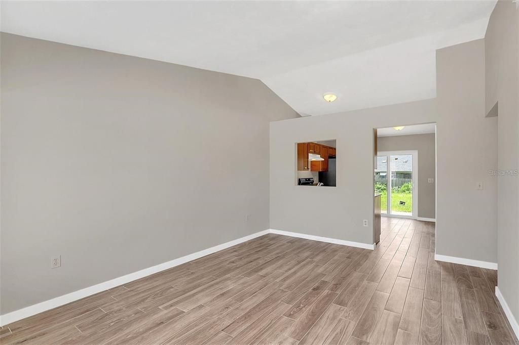 For Rent: $1,600 (2 beds, 2 baths, 837 Square Feet)