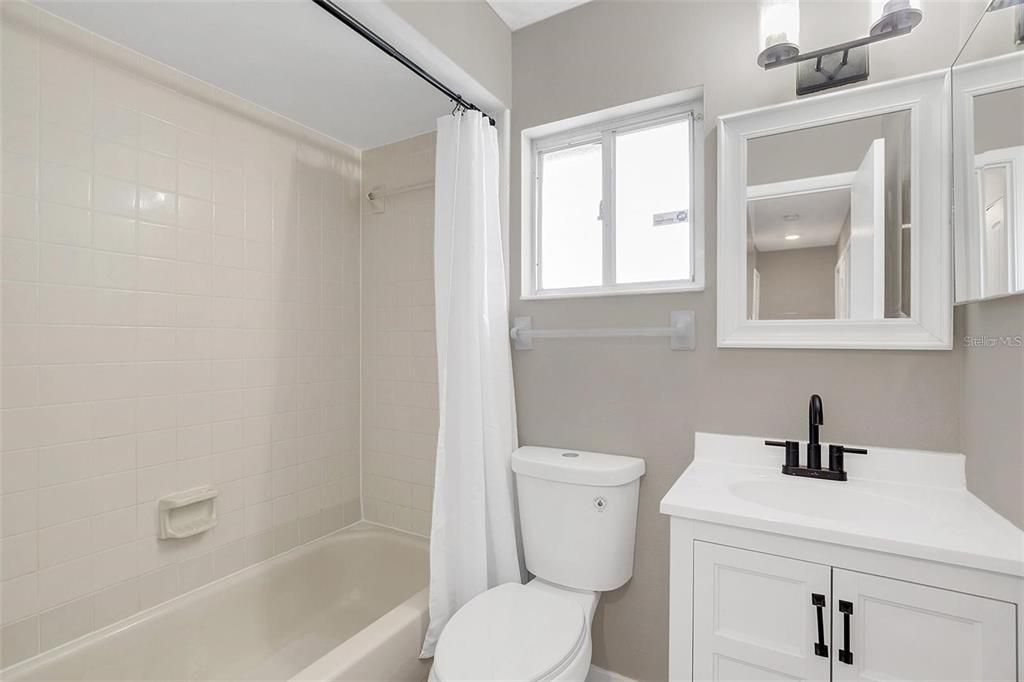 For Rent: $1,600 (2 beds, 2 baths, 837 Square Feet)