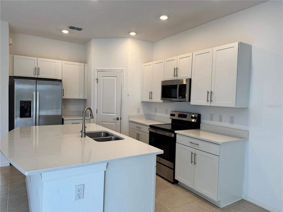 В аренду: $2,200 (3 спален, 2 ванн, 1394 Квадратных фут)