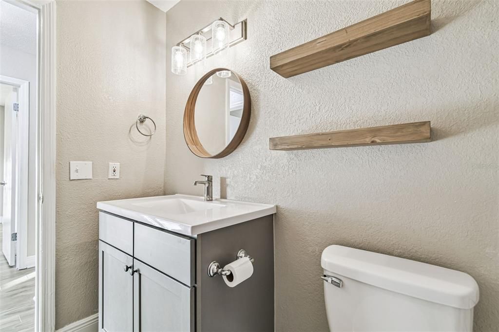 For Sale: $199,000 (2 beds, 1 baths, 924 Square Feet)