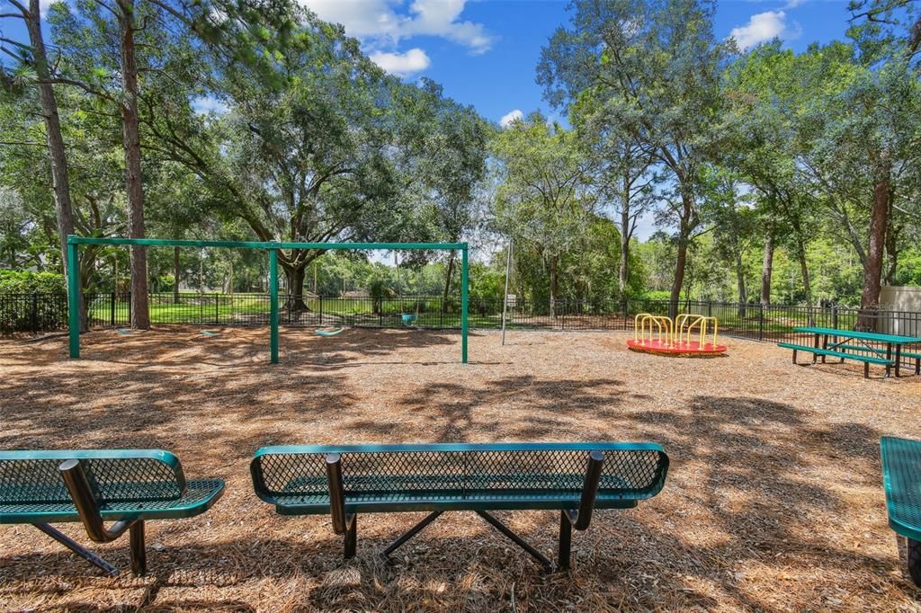 For Sale: $199,000 (2 beds, 1 baths, 924 Square Feet)