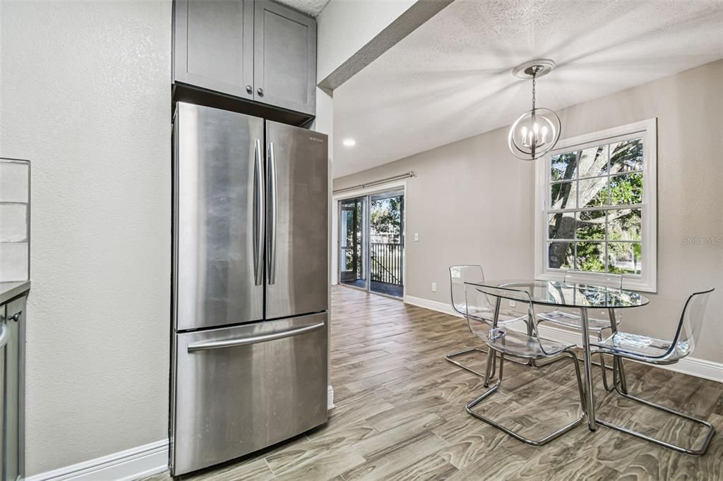 For Sale: $199,000 (2 beds, 1 baths, 924 Square Feet)