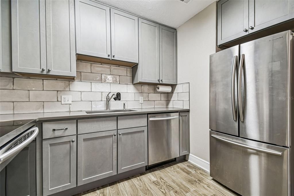 For Sale: $199,000 (2 beds, 1 baths, 924 Square Feet)