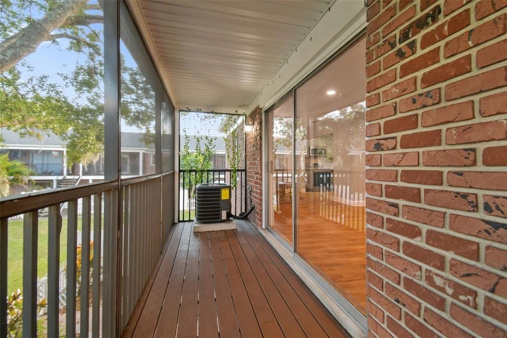 For Sale: $199,000 (2 beds, 1 baths, 924 Square Feet)